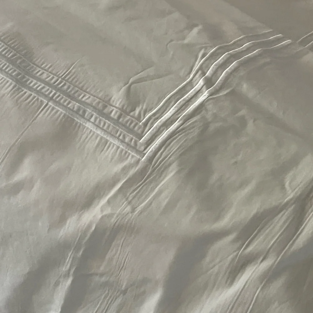 Elegant 3 Striped Embroidered bedding top Size 73 by 86 inches
